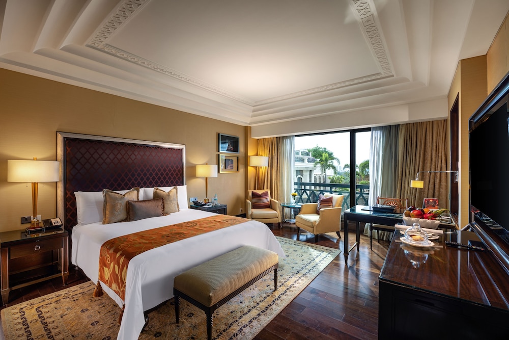 Grand Room (Palace,  King-Twin Bed) - Photo 4