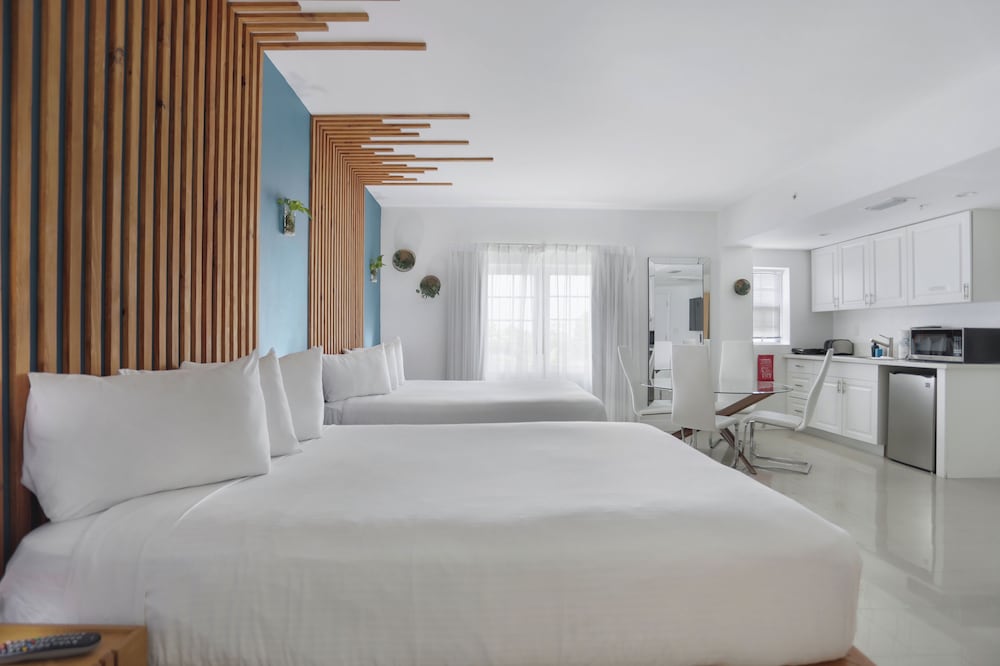 Studio, 2 Queen Beds, Kitchen