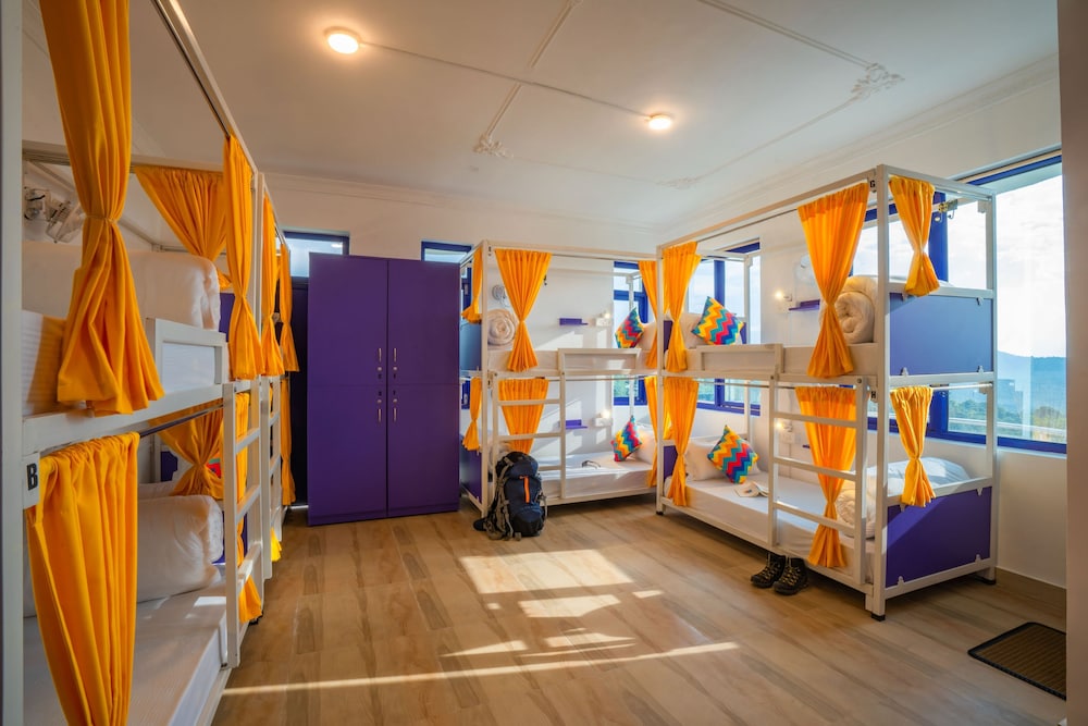 Bed In 10 Bed Mixed Dormitory Room With Ensuite Bathroom photo 1
