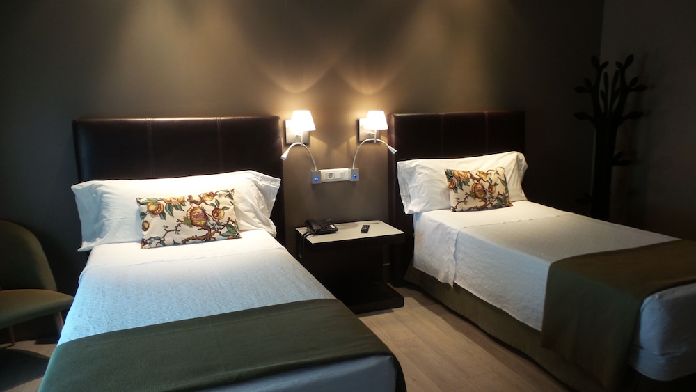 Twin Room, 2 Twin Beds - Photo 5