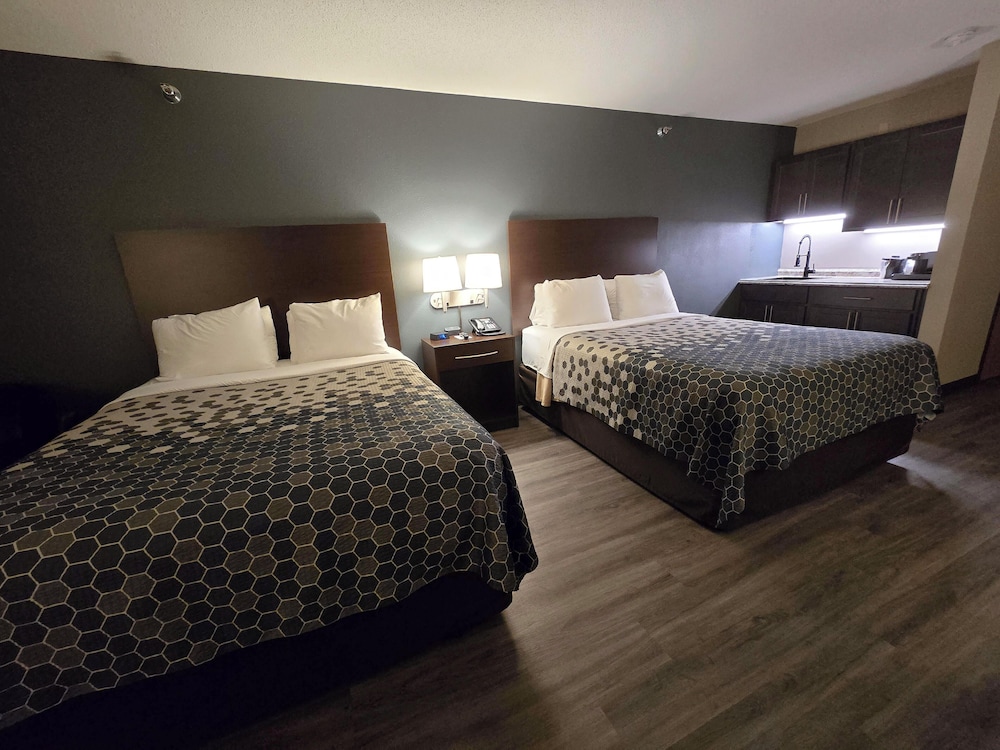 Suite, 2 Queen Beds, Non Smoking photo 2