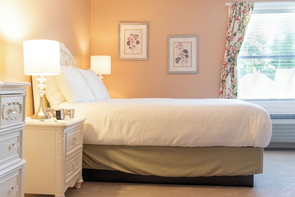 Maggie's Room (2nd Floor)
