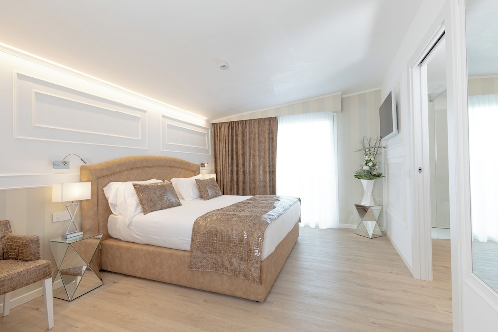 Studio Suite, Partial Sea View