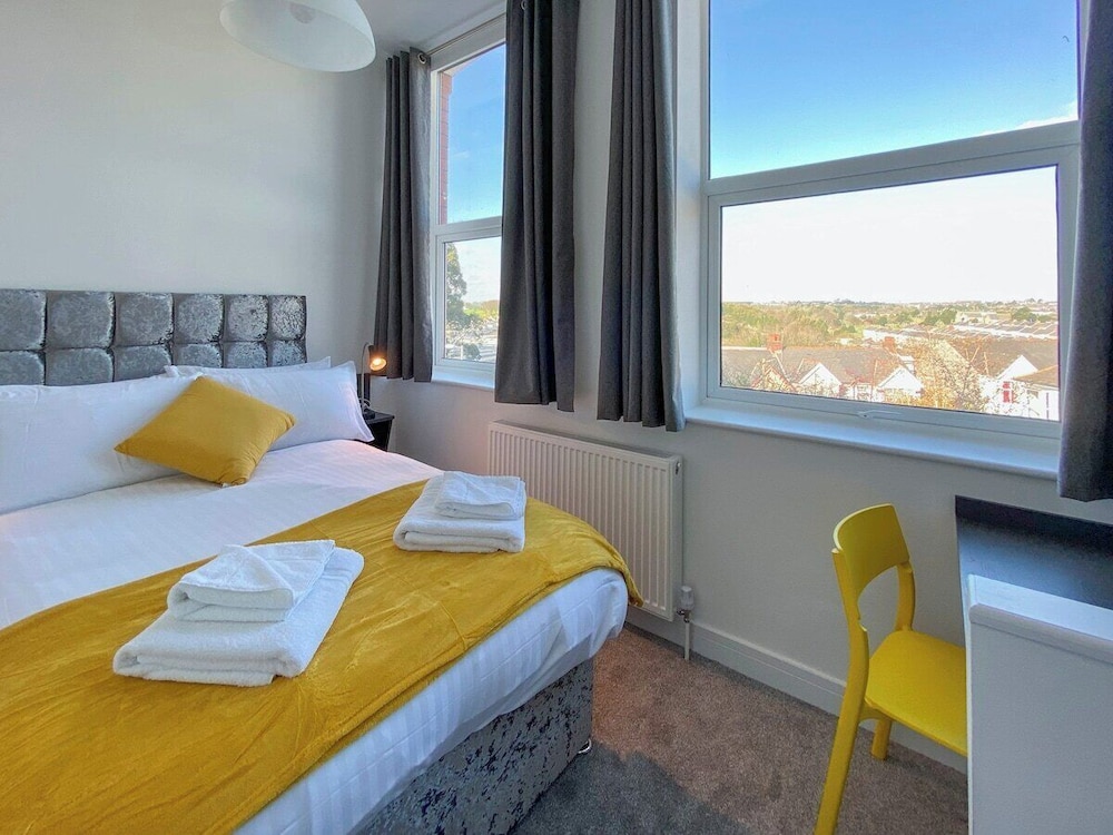 House (2 Bedrooms)