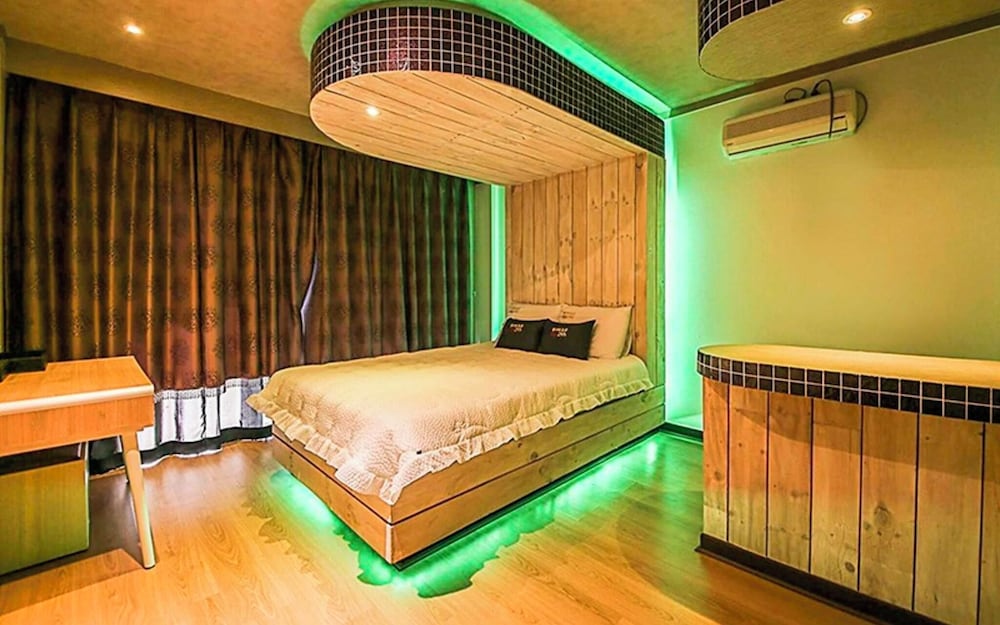 Room ([Pension Building]-Bed Room 204 (Stud)