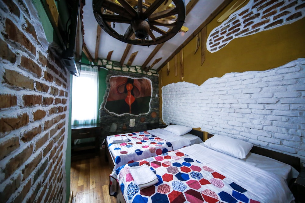 Classic Twin Room, 2 Twin Beds photo 3