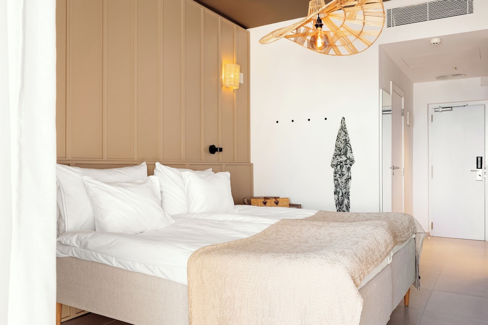 Superior Twin Room, Balcony, Sea View H12XLS photo 3