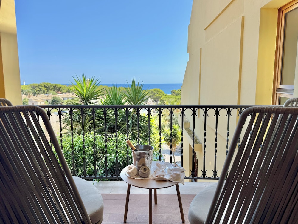 Panoramic Suite, Sea View - Photo 25