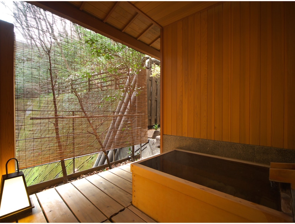 Luxury Twin Room with Tatami Aria