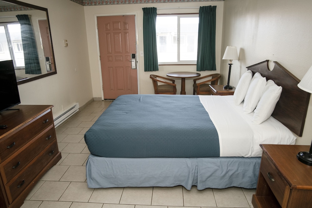 Standard Room, 1 Queen Bed - Photo 1