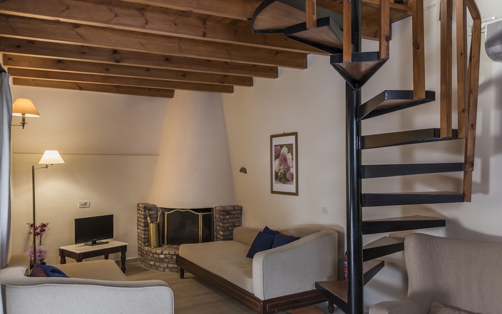 Traditional Suite Split Level