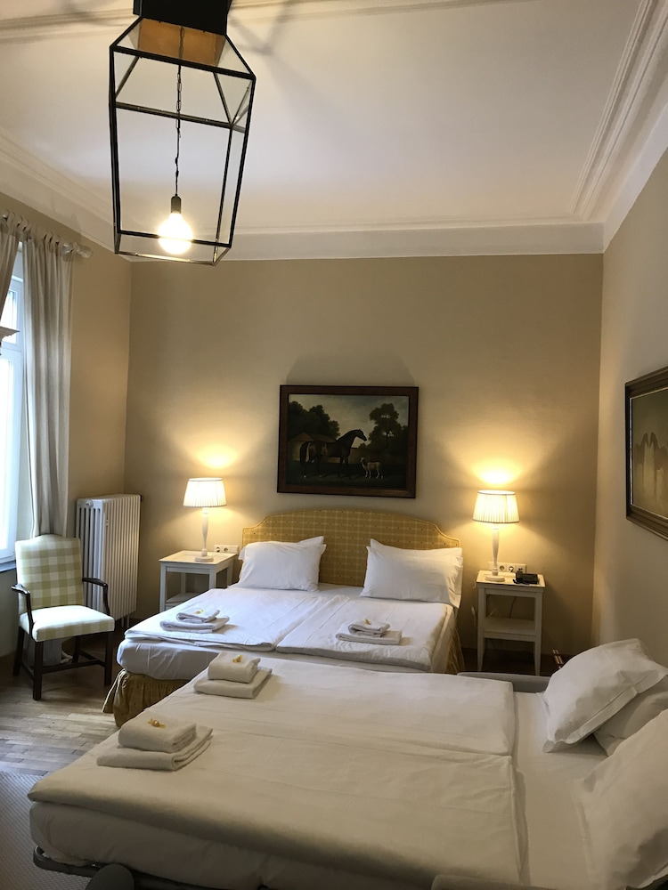 Comfort Quadruple Room, 1 Queen Bed with Sofa bed, Annex Building photo 1
