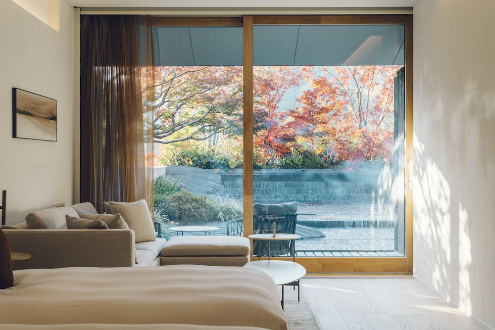 Twin Room, Balcony, Garden View thumbnail 5