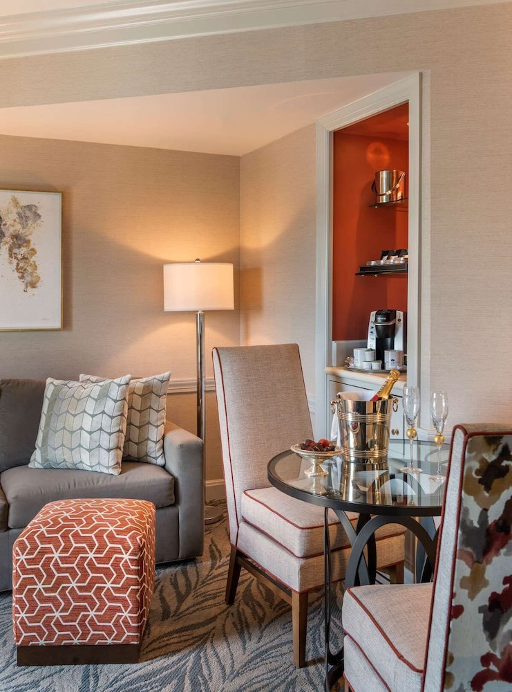 Suite, Fireplace - Photo 6
