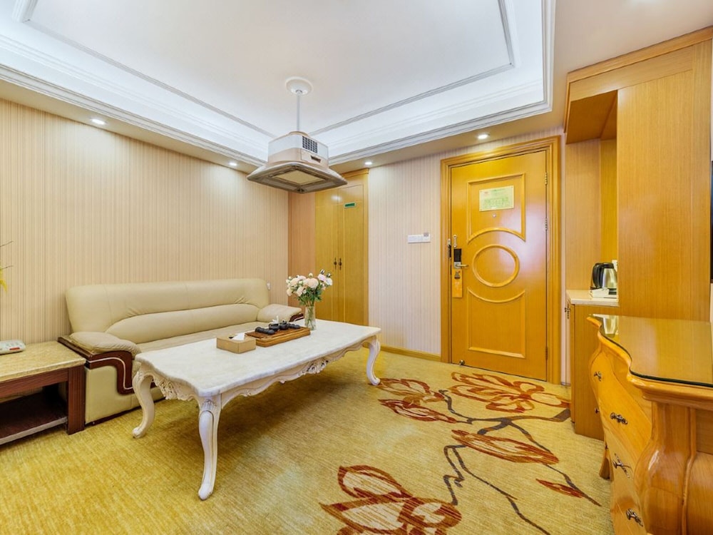 Luxury Suite