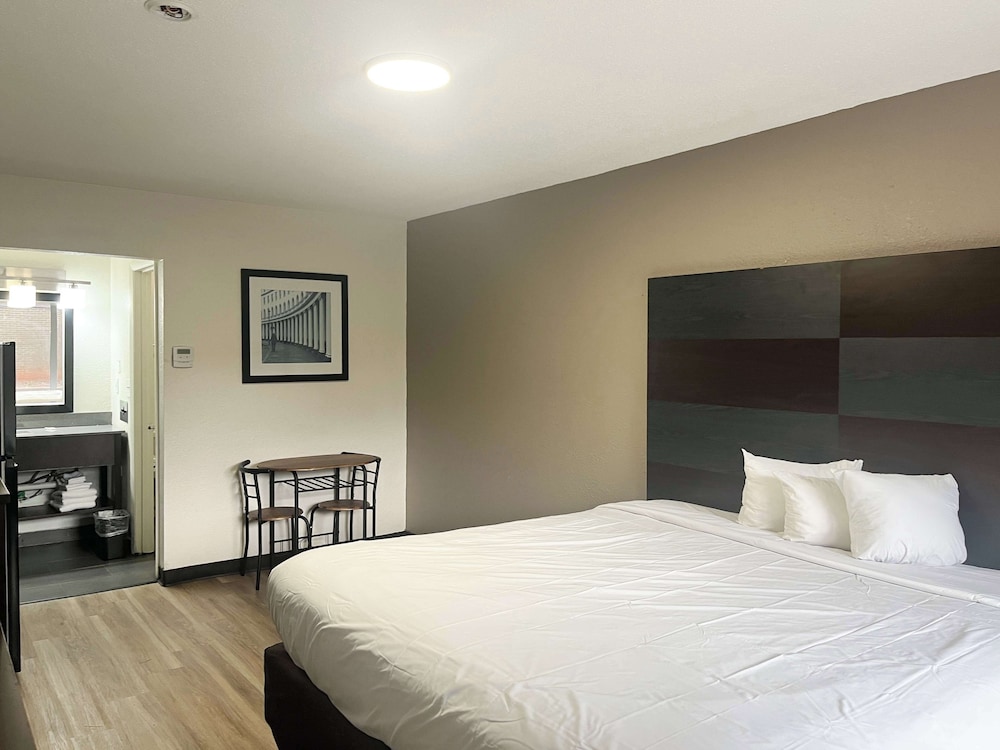 Deluxe Room, 1 King Bed, Non Smoking