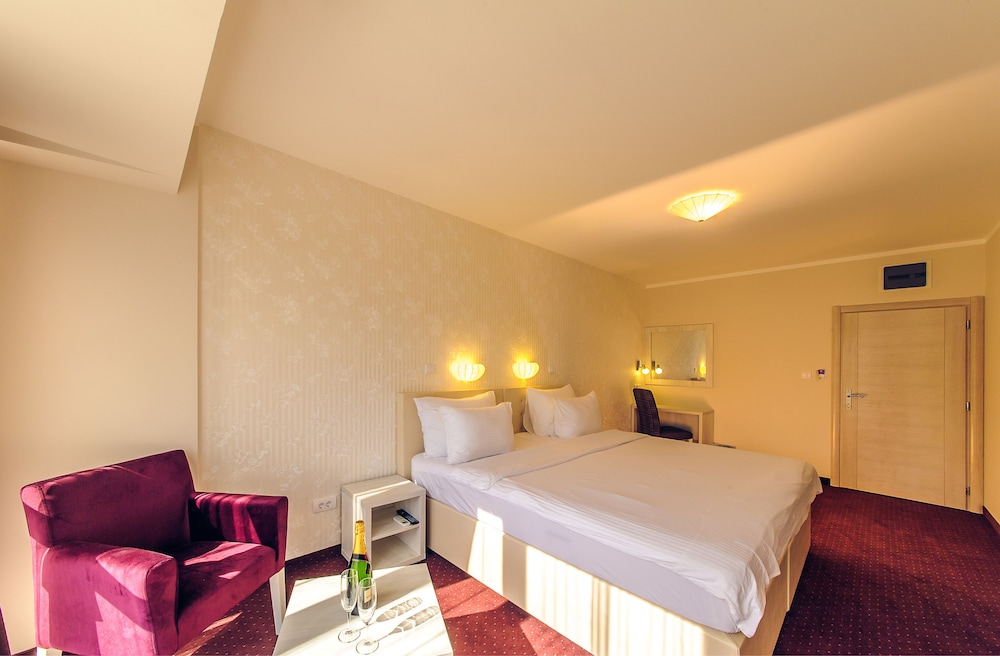 Standard Double or Twin Room photo 1