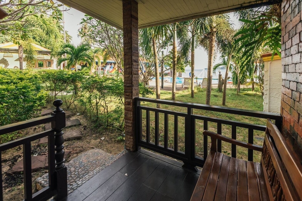 Deluxe Garden Bungalow photo 3