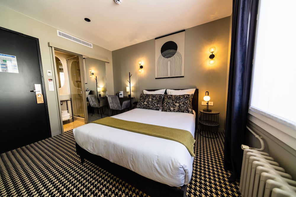 Standard Double Room - Photo 11