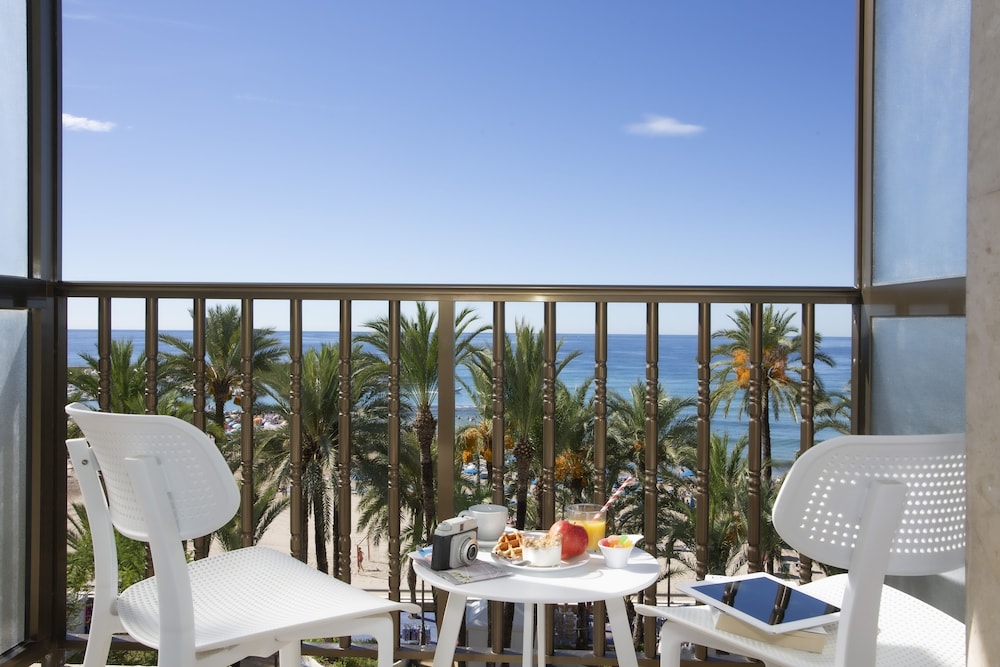 Family Room, Balcony, Sea View photo 2