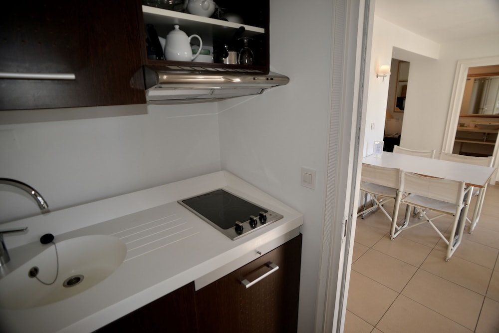 Luxury Apartment photo 3