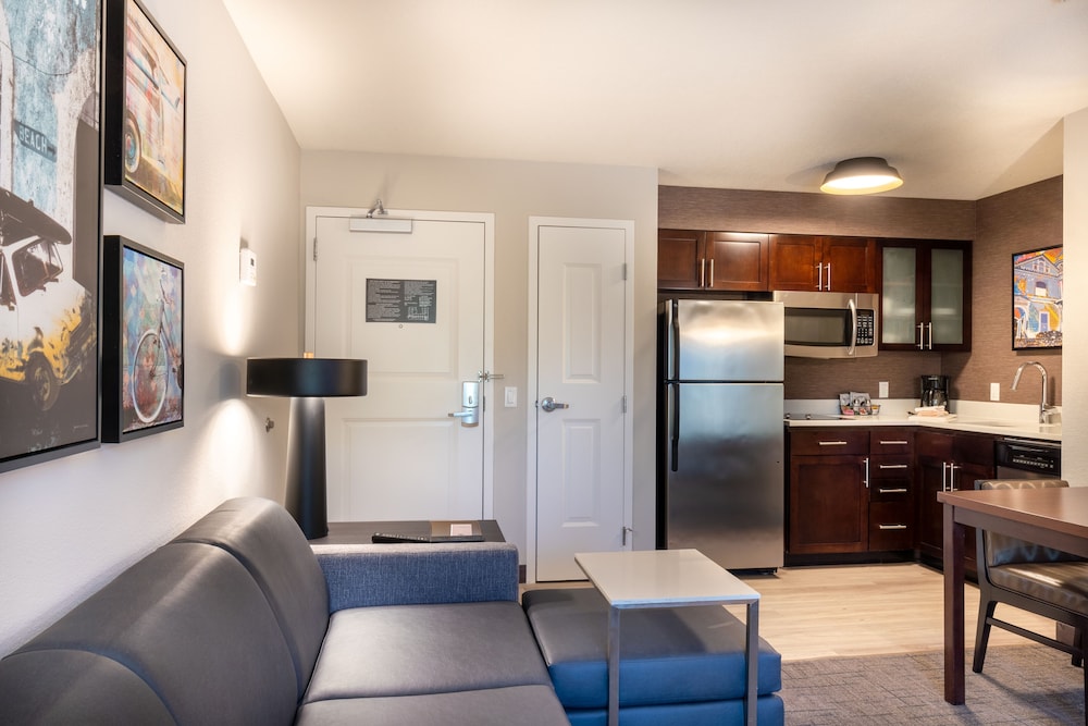 Suite, 1 Bedroom - Photo 9