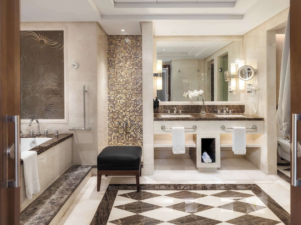 Signature Suite, 1 Bedroom (Partial Kaaba View) - Photo 5