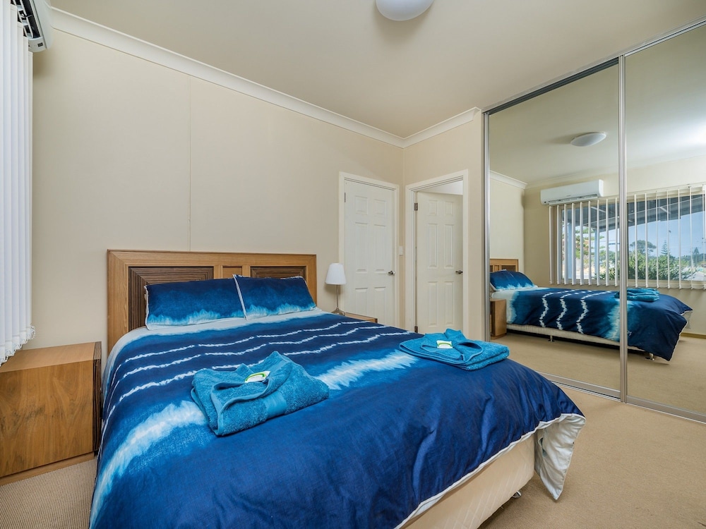 Family Townhome, 3 Bedrooms, Accessible, Pool View photo 1