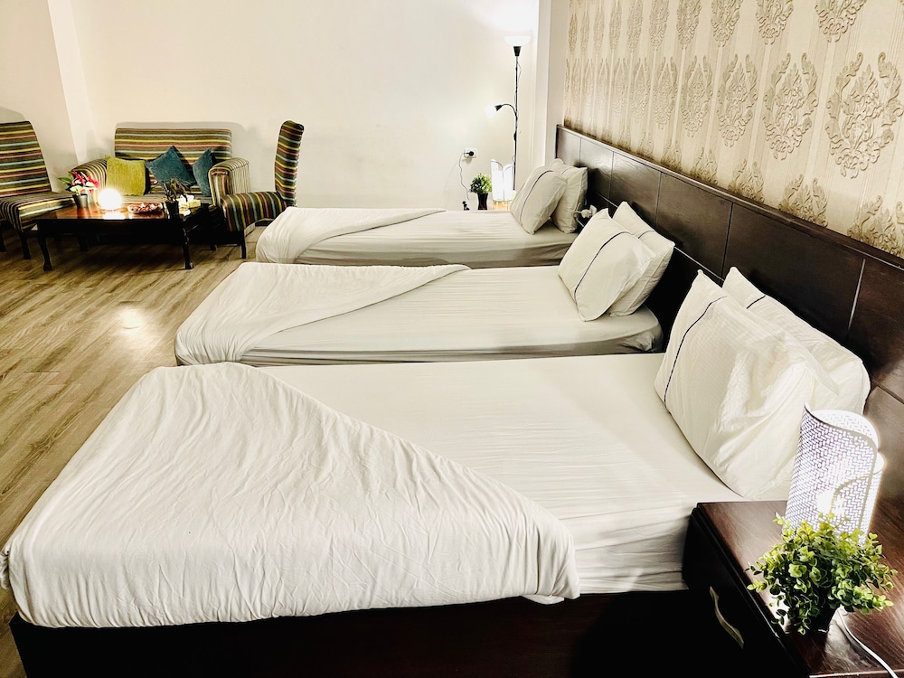 Deluxe Room, 3 Twin Beds photo 1