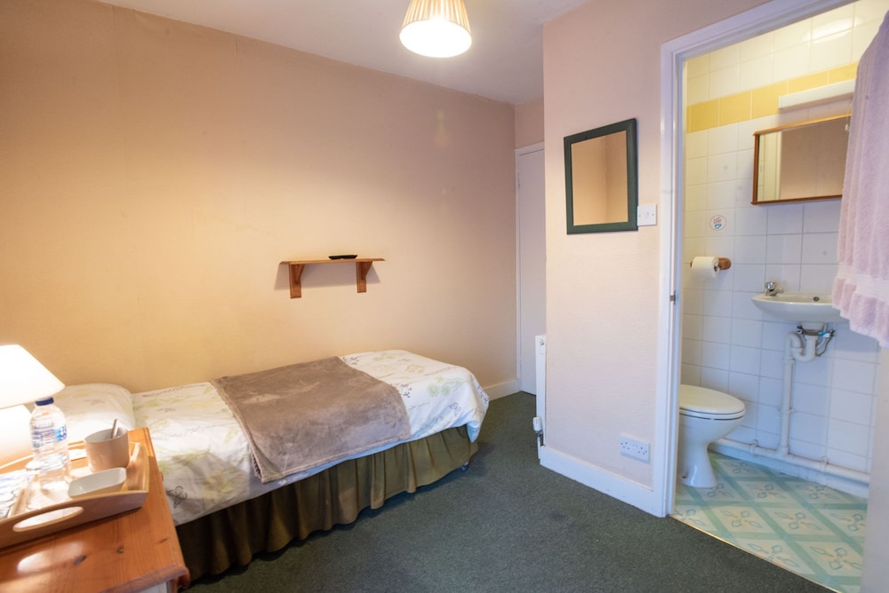 Basic Single Room, Ensuite (Room 1) photo 1