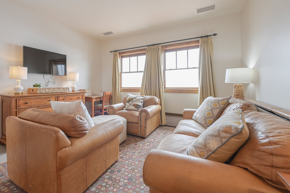 Penthouse, 4 Bedrooms, Mountain View (4 Bedroom) photo 2