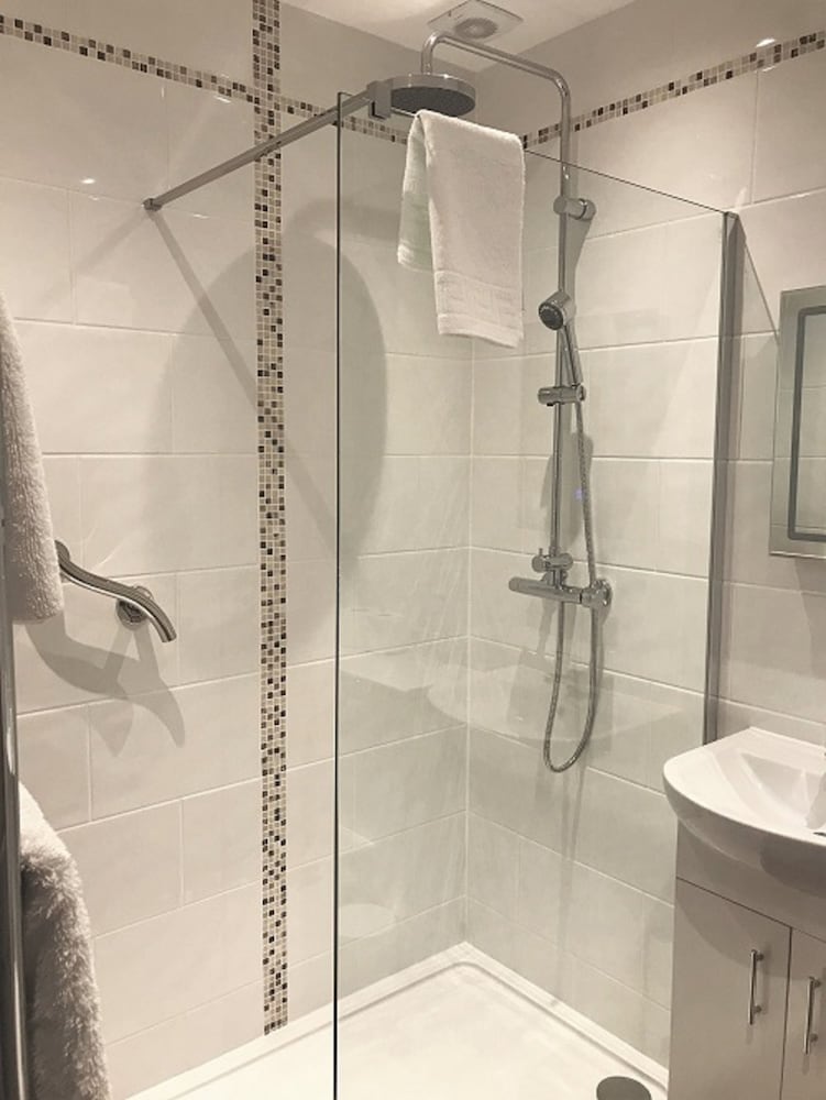 Deluxe Suite, 1 Bedroom, Balcony, Pool View, photo 6