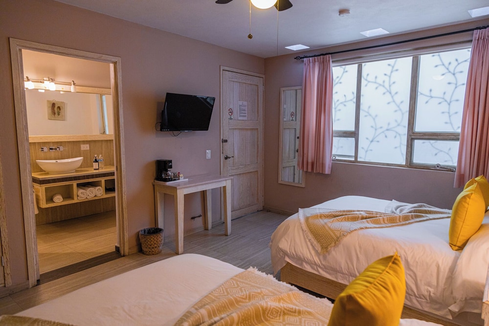 Deluxe Room, Multiple Beds, Air conditioning