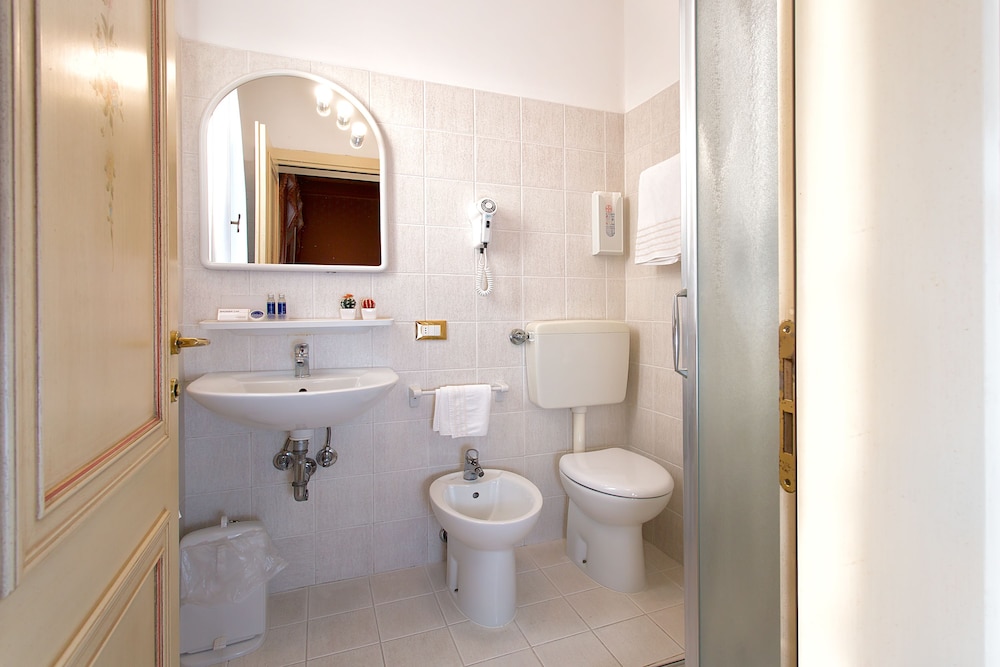Standard Room - Photo 7
