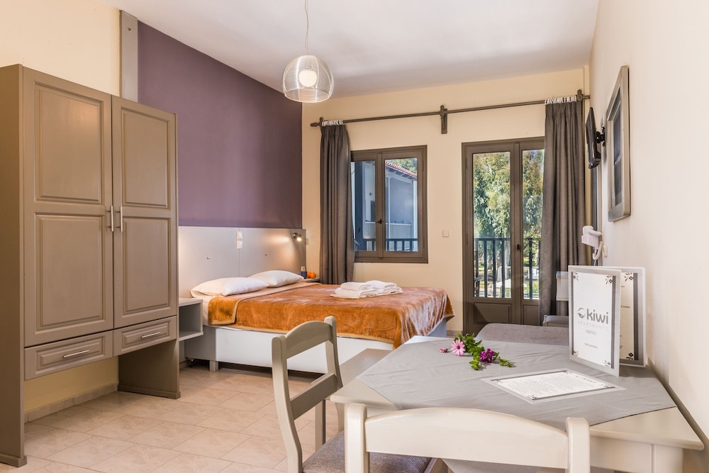 Studio, Pool View (2 Adults)