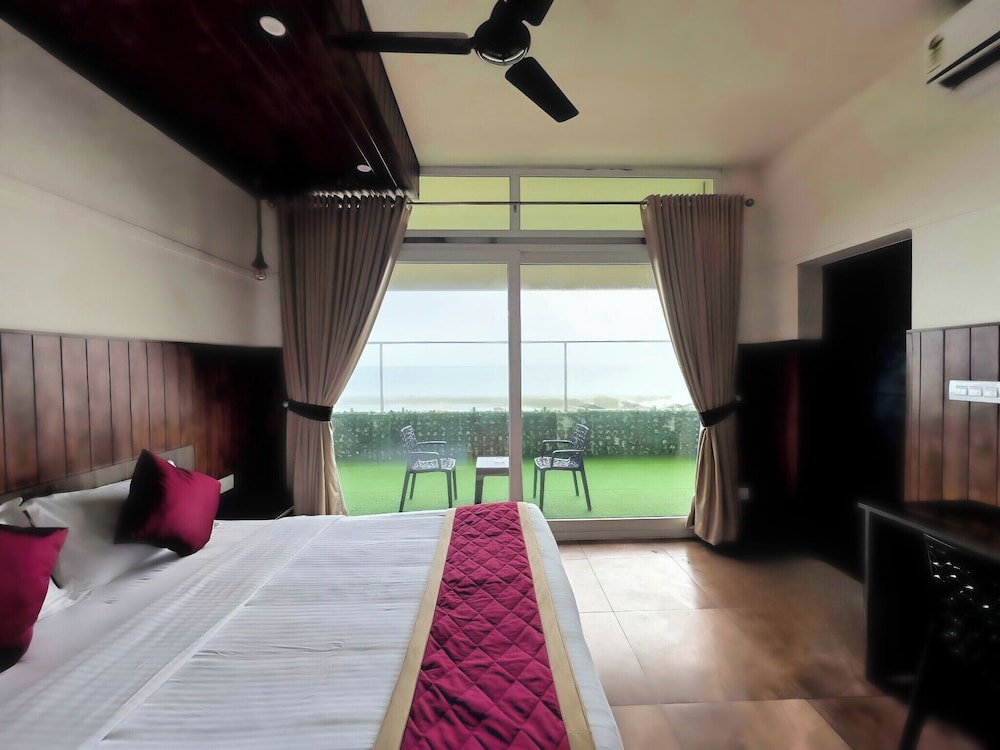 Ground Floor - Sea View Deluxe Room photo 3