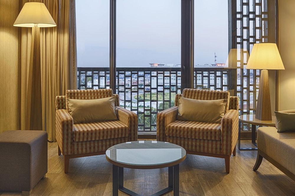 Deluxe Room, 1 King Bed, Balcony - Photo 4
