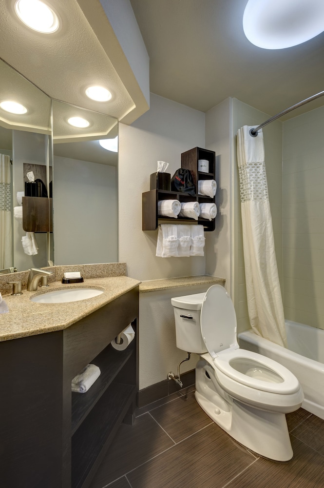 Two queen beds - Photo 2