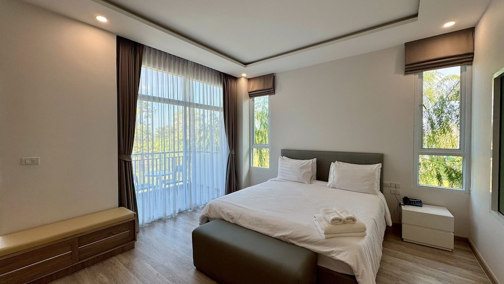 Honeymoon Room, 1 King Bed, Park View photo 2
