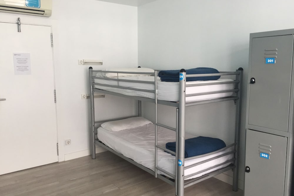 Dormitorio compartido, baño compartido (18 camas)