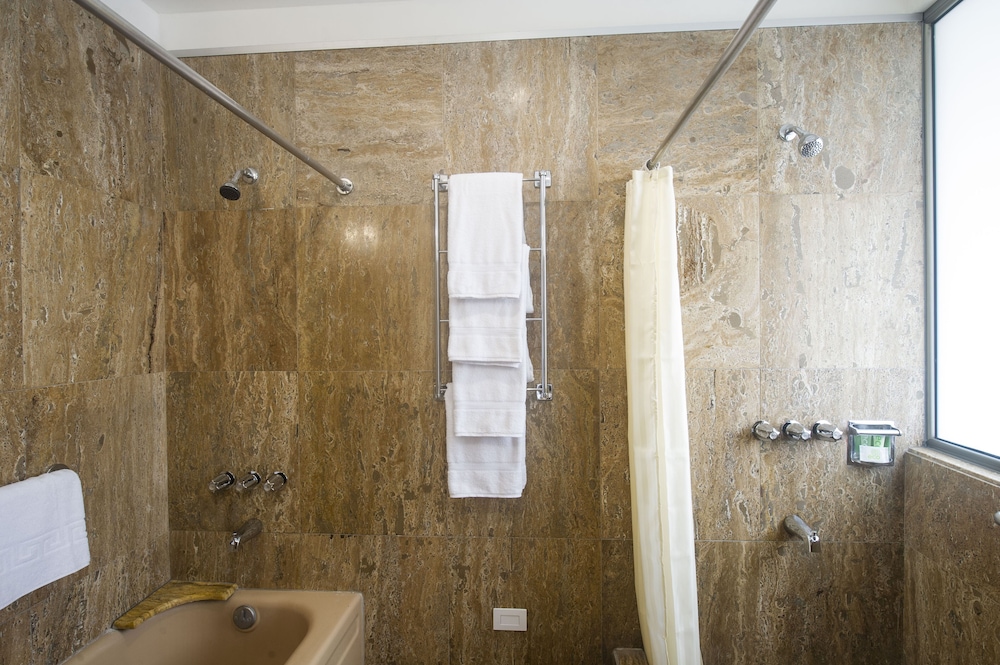 Suite 514 photo 3