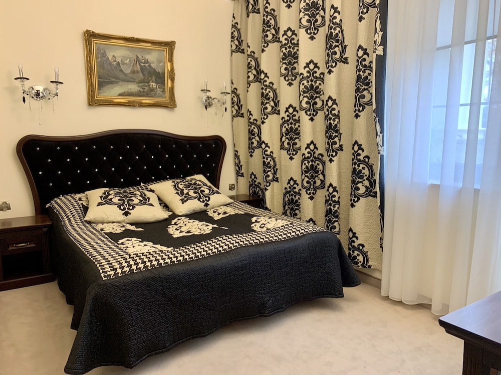 Deluxe Suite, 1 King Bed, Non Smoking, Park View photo 1