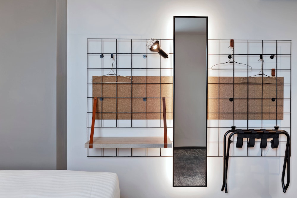 Room, 1 Queen Bed with Sofa bed