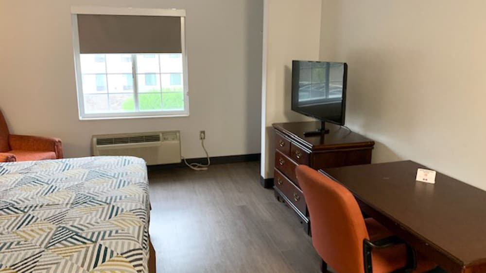 Standard Room, 1 King Bed, Non Smoking, Kitchenette - Photo 2