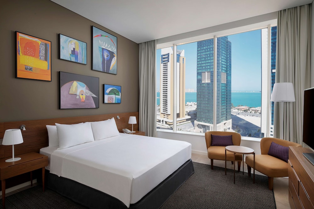 Room, 1 King Bed, City View - Photo 4