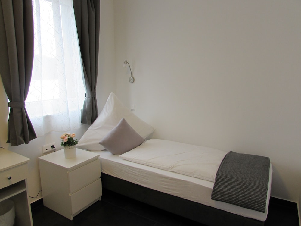 Standard Twin Room photo 3