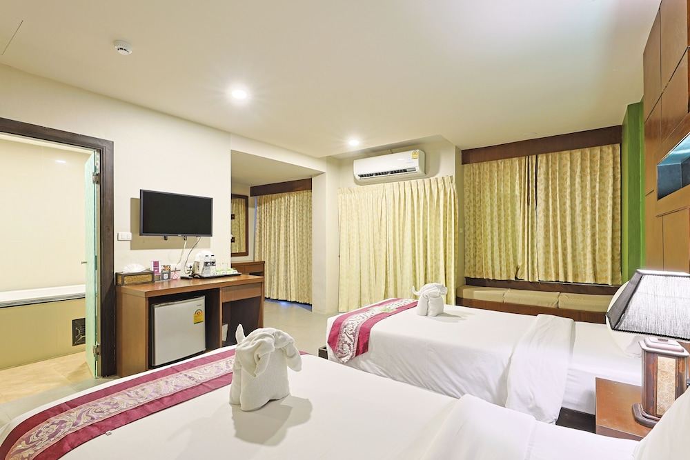 Deluxe Room, Bathtub - Photo 6