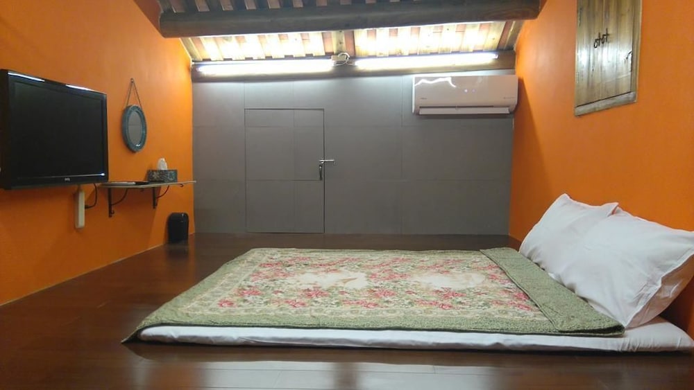Family Room, 1 Bedroom, Shared Bathroom, Garden View photo 1