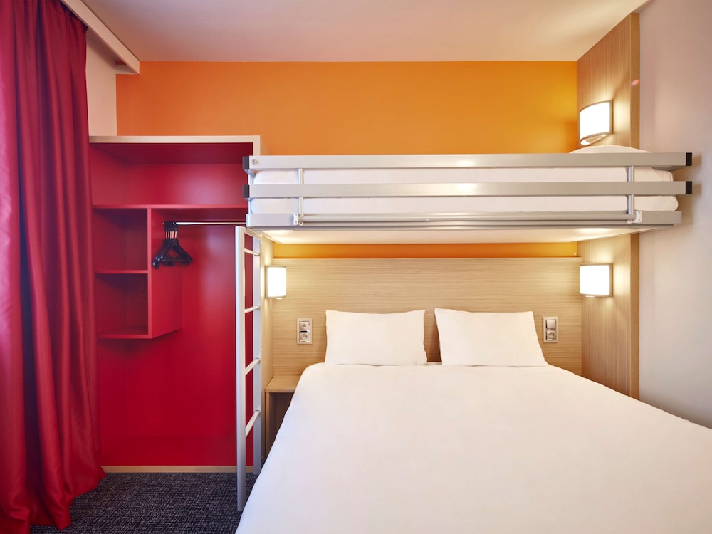Standard Room, Multiple Beds - Photo 1