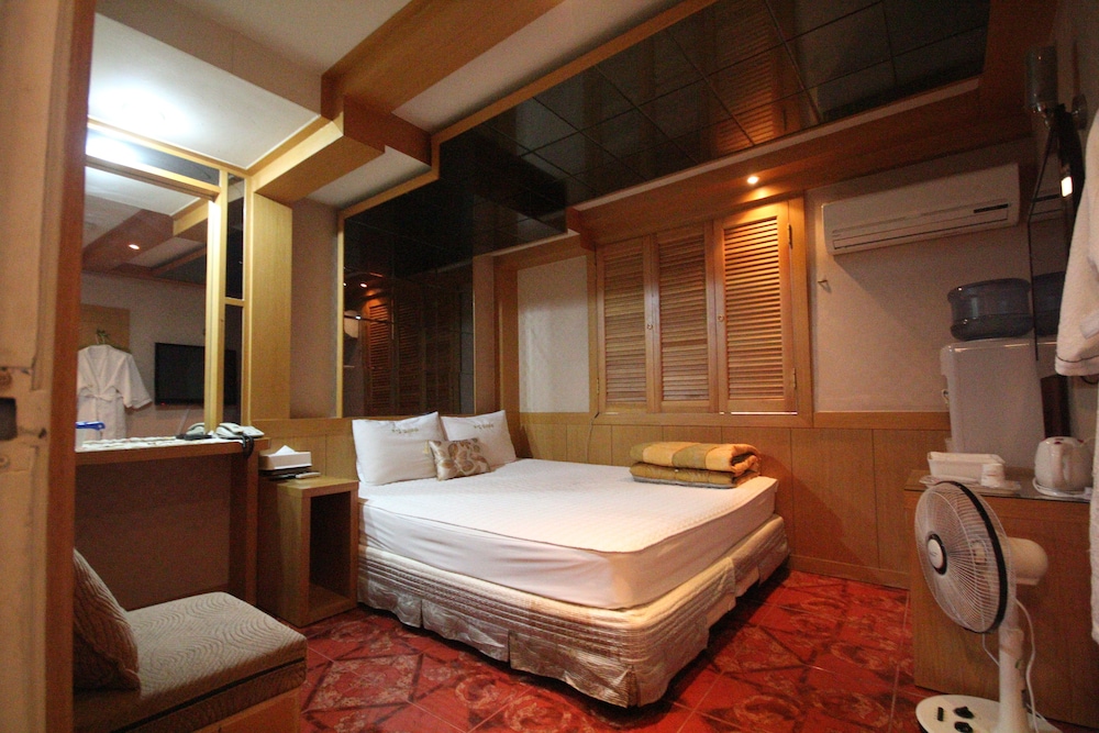 Standard Double Room (New Building)